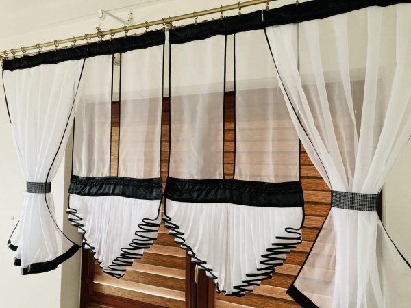 Panienka z okienka, Krosno, Panel okienny "Delikatny"